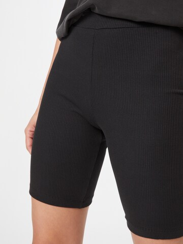 KnowledgeCotton Apparel Skinny Shorts 'CAMELLIA' in Schwarz