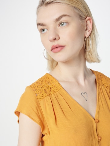 Camicia da donna 'Denise' di ABOUT YOU in giallo