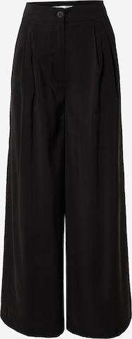 Guido Maria Kretschmer Women - Pierna ancha Pantalón plisado 'Cami' en negro: frente