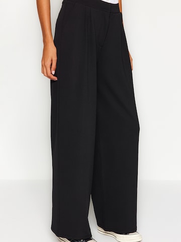 Loosefit Pantalon Trendyol en noir : devant