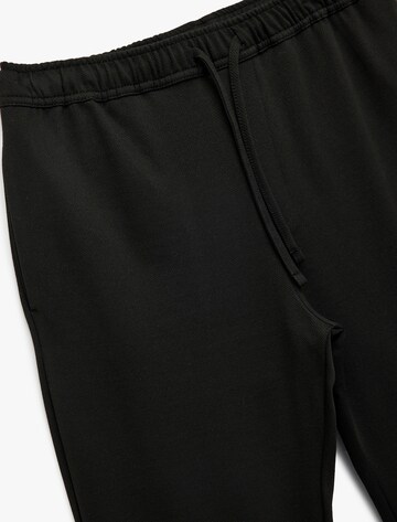 Koton Regular Broek in Zwart