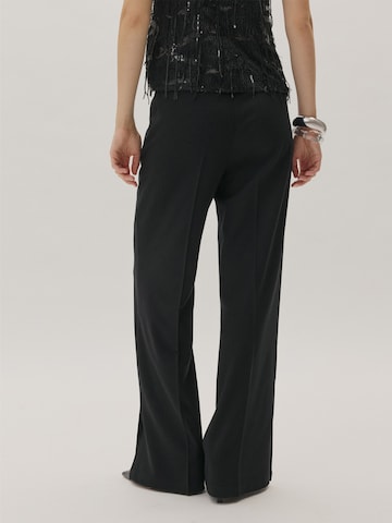 KAVAZI Flared Hose in Schwarz