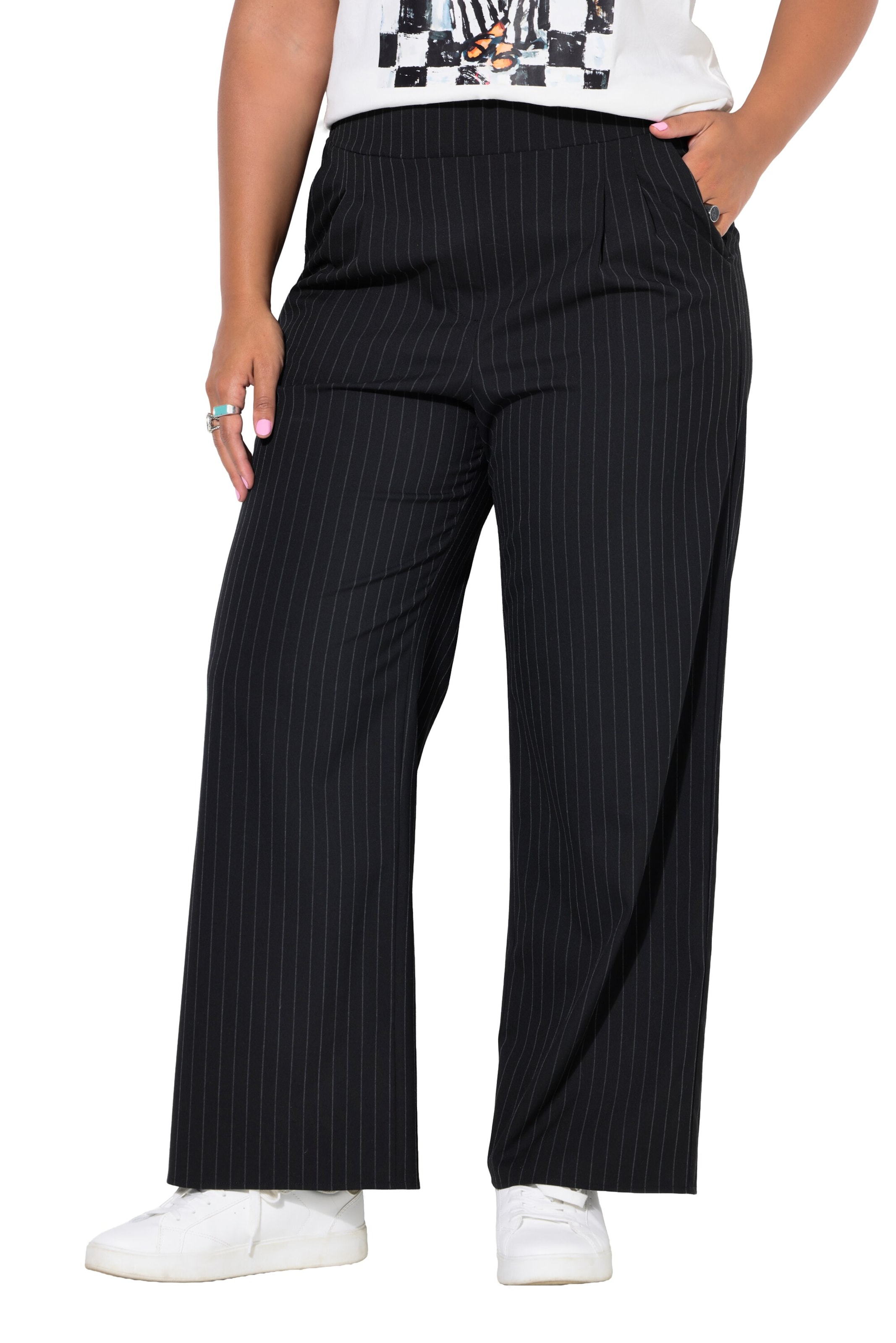 Studio Untold Wide leg Trousers in Black: front