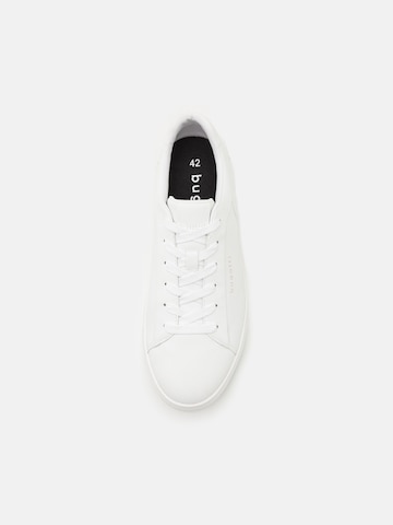 Baskets basses bugatti en blanc