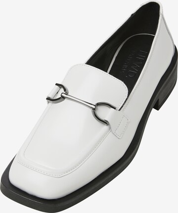 NEWD.Tamaris Classic Flats in White