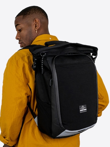 Johnny Urban Backpack 'Phil' in Black: front