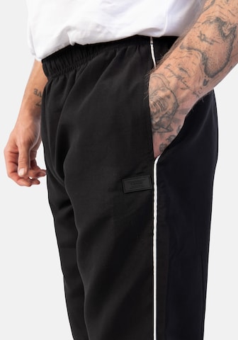 Effilé Pantalon de sport Hero en noir