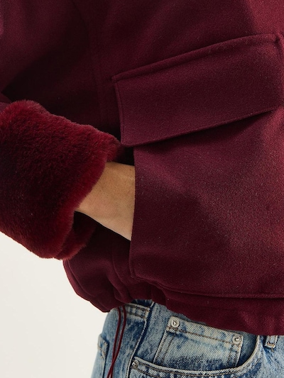 Bianco Lucci Veste mi-saison en bourgogne, Vue avec produit