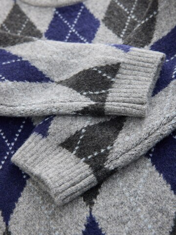 Next Pullover in Grau