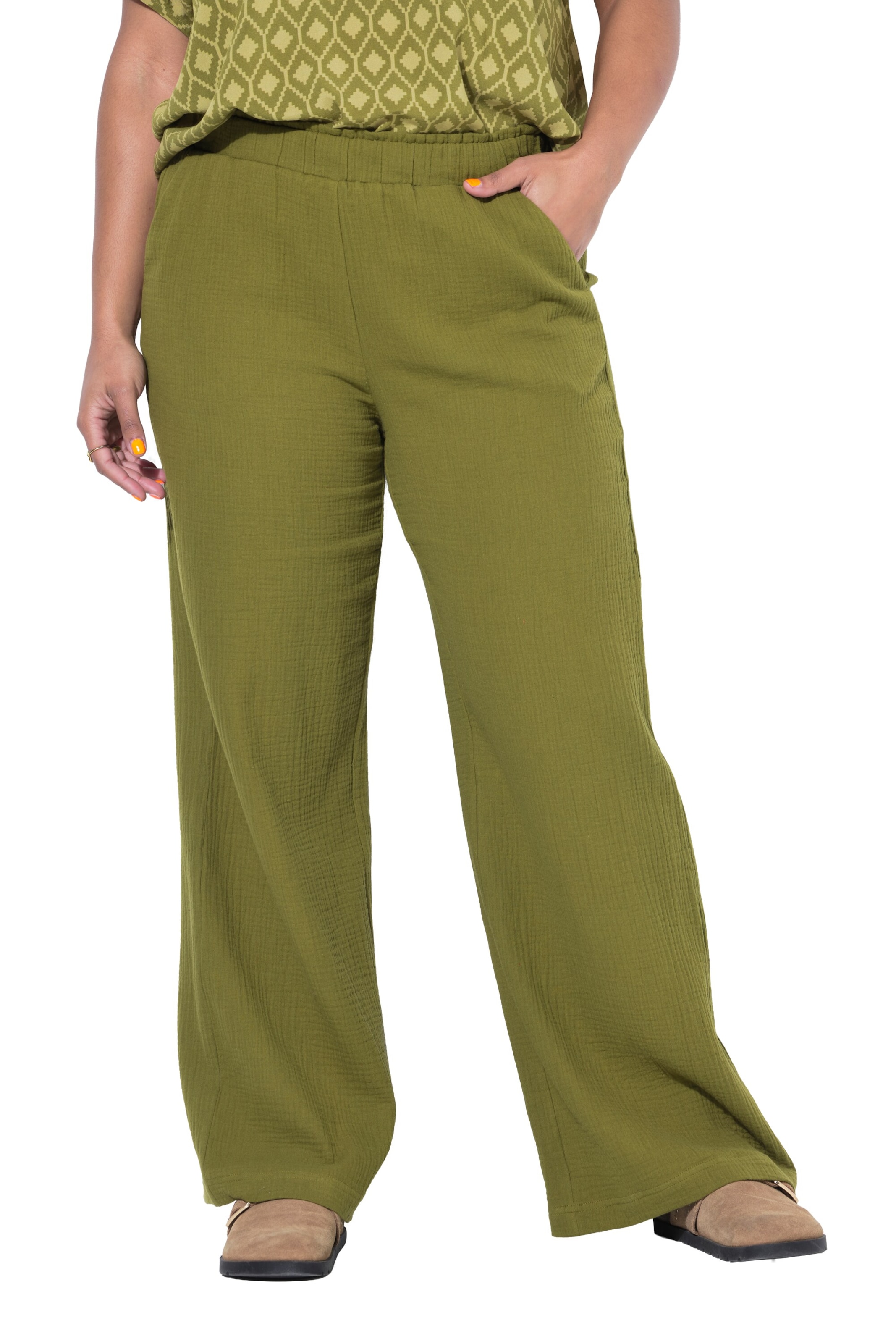 Studio Untold Wide leg Trousers in Green: front
