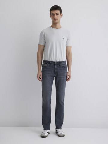Mavi Slimfit Jeans  ' JAKE ' in Grau