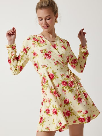 Happiness İstanbul Kleid in Gelb