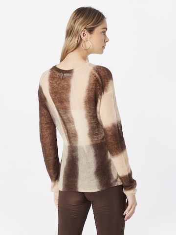 WEEKDAY Sweter 'Tina' w kolorze brązowy