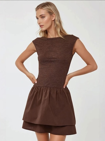 Hiccup - Vestido 'Mini' em castanho: frente