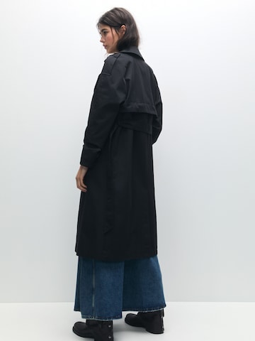 Pull&Bear Between-Seasons Coat in Black