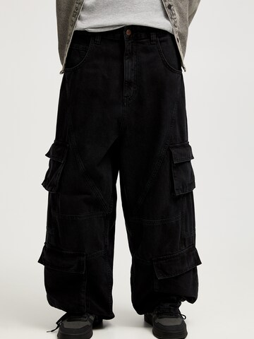 Wide leg Jeans cargo di Pull&Bear in nero: frontale
