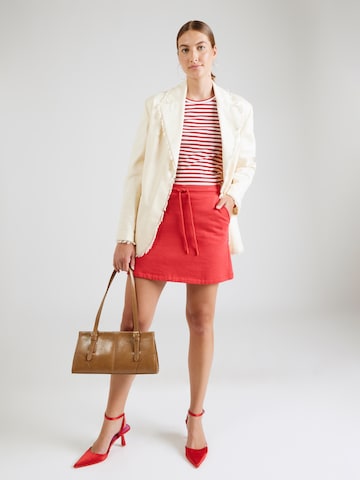 Tricou 'SLFAnna' de la SELECTED FEMME pe roșu