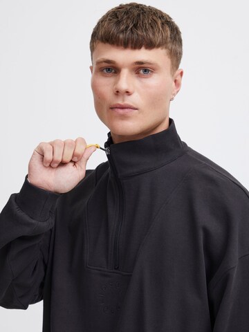 !Solid - Sweatshirt ' ILHAM ' em preto