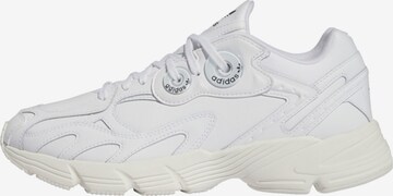 ADIDAS ORIGINALS Низкие кроссовки 'Astir' в Белый: спереди