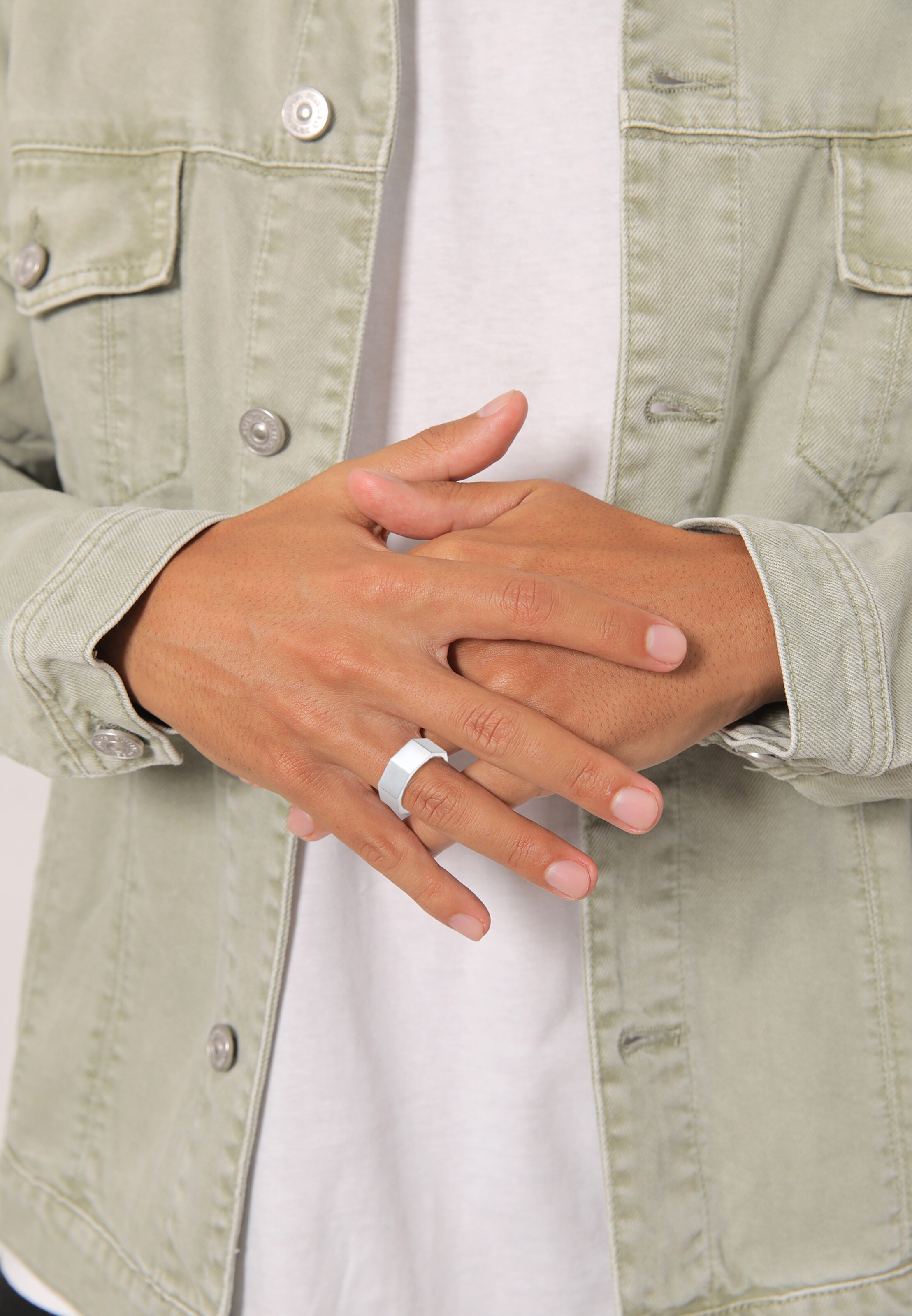 KUZZOI Ring 'Hexagon' in Silver: front