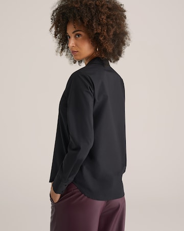 Bluză de la WE Fashion pe negru