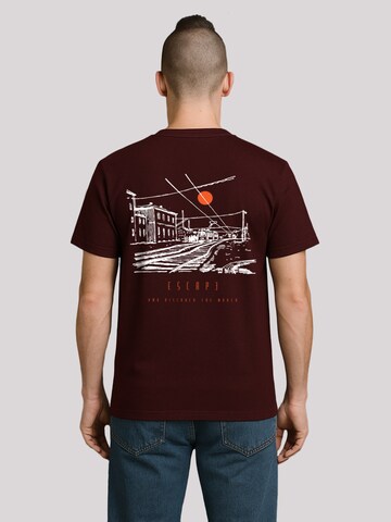 T-Shirt 'Escape Discover The World Town Train Station' F4NT4STIC en marron : devant