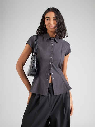 Chemisier 'Noah' WEEKDAY en gris : devant