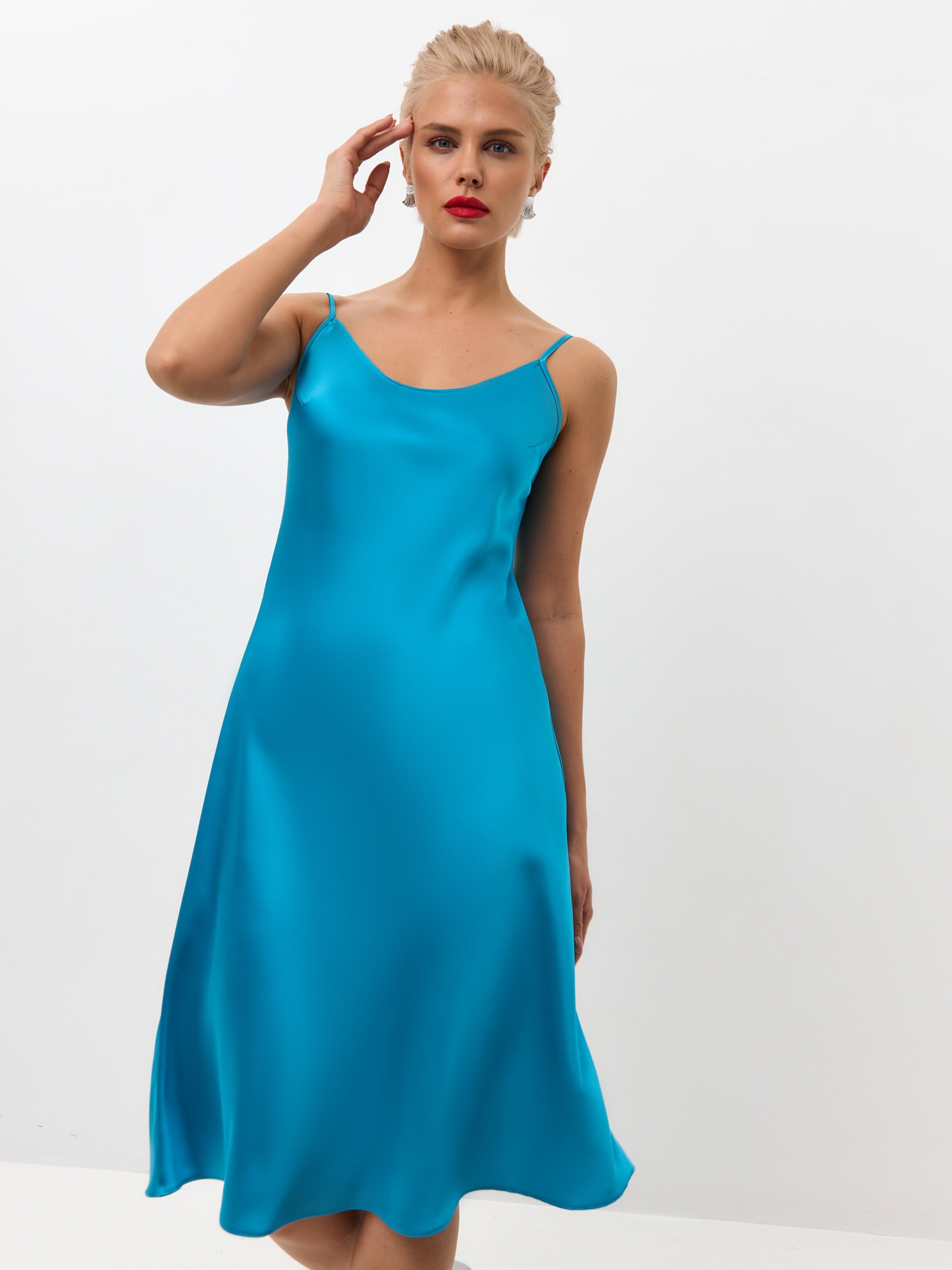 Abito 'Below the knee satin slip dress 'Grace'' di Serena Silueta in blu: frontale