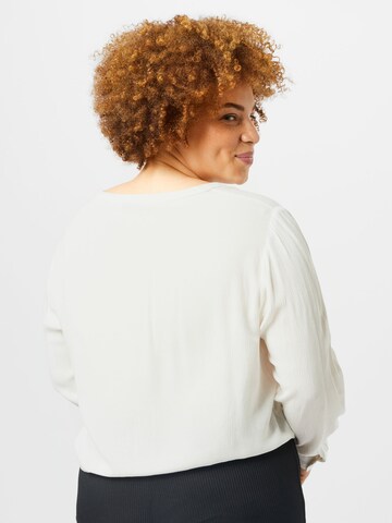 ABOUT YOU Curvy - Blusa 'Dylane' en blanco