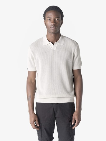 Tricou de la KOROSHI pe bej: față