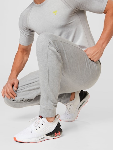 Slimfit Pantaloni sportivi di Hummel in grigio