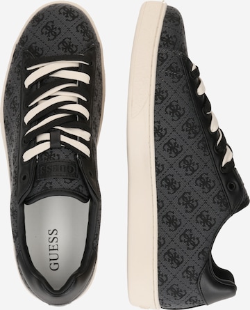 GUESS Låg sneaker 'NOLA' i grå