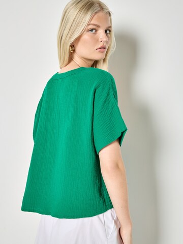 Apricot Textured V-Neck Blous in Grün