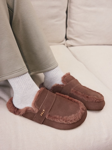 self. Slipper in Brown