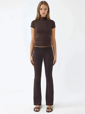 Busem - Flared Calças em castanho