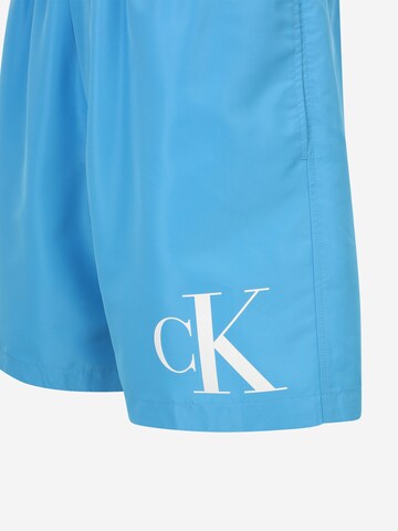 Calvin Klein Swimwear Uimashortsit 'Monogram' värissä sininen