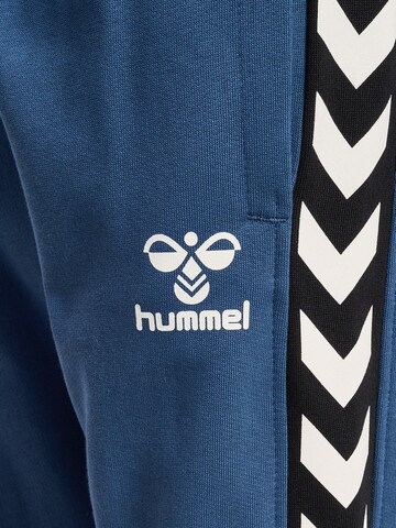 Hummel Tapered Sportbroek 'TAKAO' in Blauw