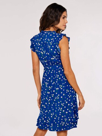 Apricot Kleid in Blau