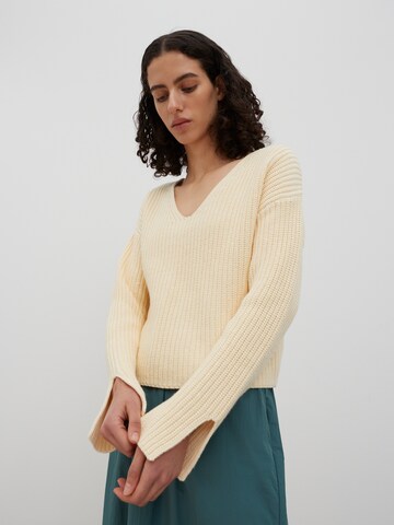 Pullover 'Daniella' di EDITED in beige: frontale