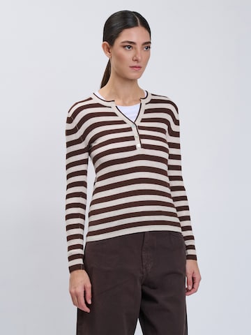 Influencer - Jersey en marrón: frente