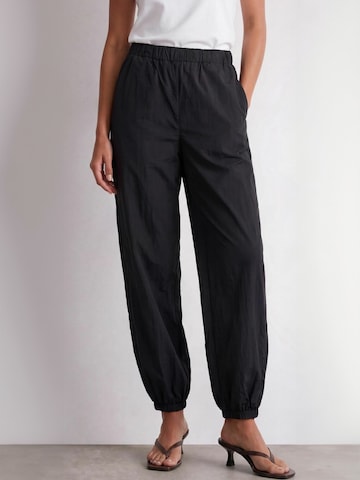Levete Room Regular Trouser ' LR-STINA ' in Schwarz