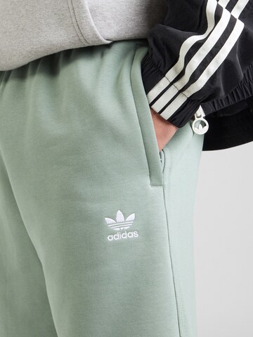 ADIDAS ORIGINALS Regular Byxa 'ESS' i grön