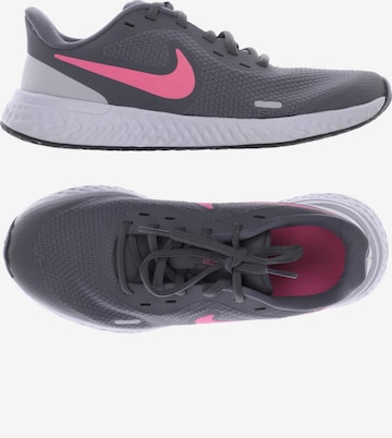 NIKE Sneaker 37,5 in Grau: predná strana