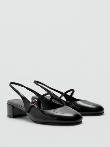 Pumps 'Adela' de la MANGO pe negru