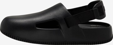 Clogs 'Calm' di Nike Sportswear in nero: frontale
