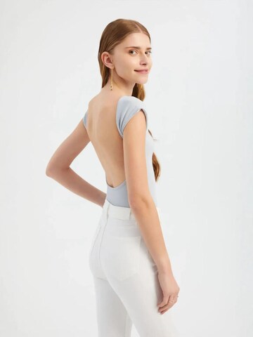 Top di Hiccup in grigio: frontale