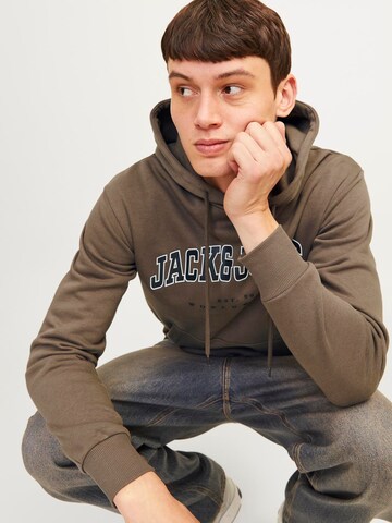 JACK & JONES - Sweatshirt 'JJECaleb' em castanho