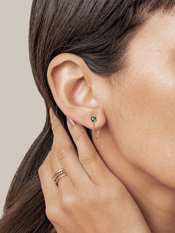 Hey Happiness Oorbellen 'Emerald Chain Loop Stud' in Goud: voorkant