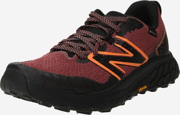 Chaussure de course 'Hierro' new balance en rouge : devant