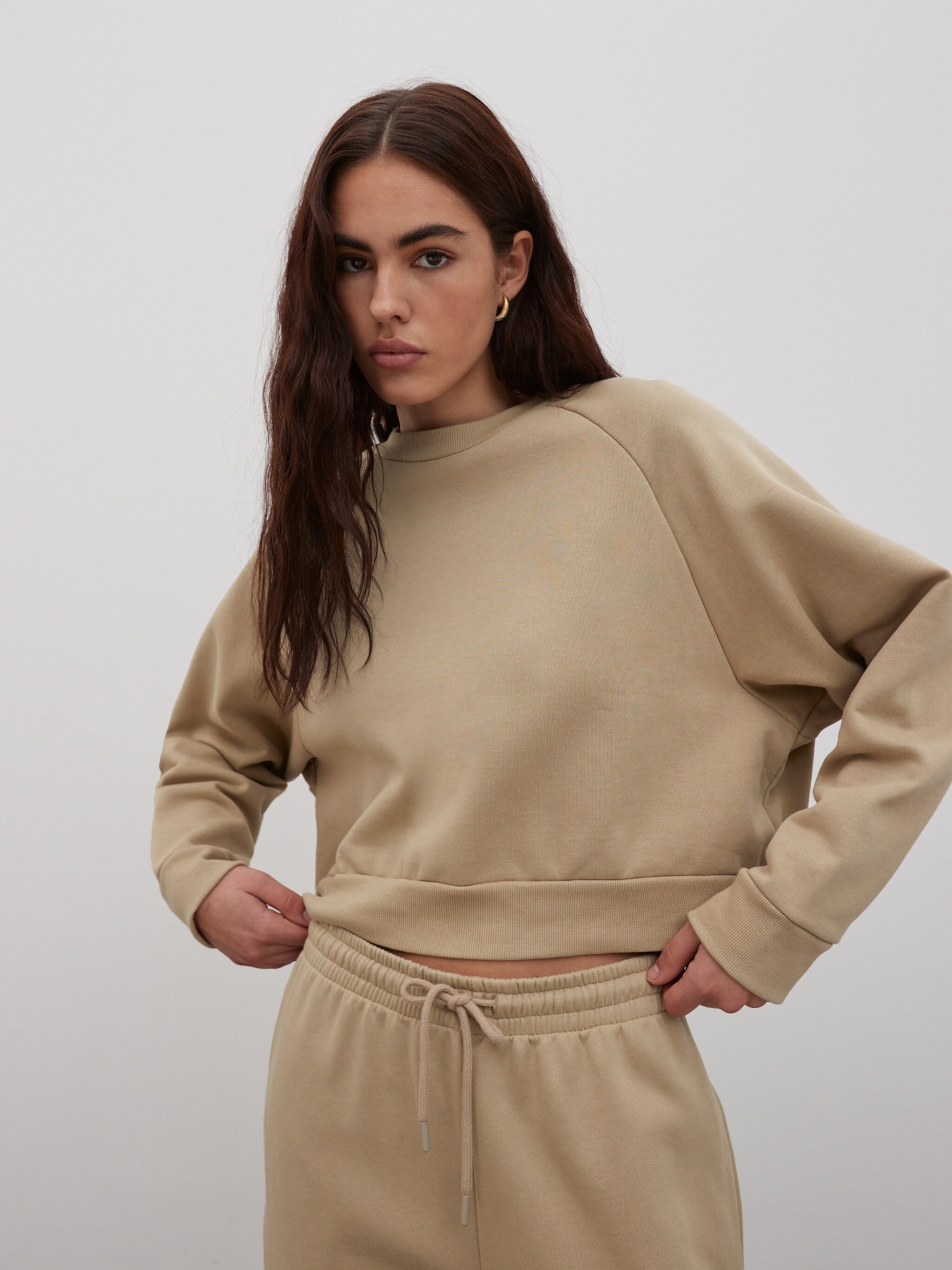 EDITED Producten Sweatshirt 'Aura' Beige